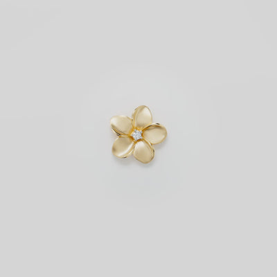 Video showcasing the 20mm Plumeria Pendant in 14k Yellow Gold with Diamond on a turn table