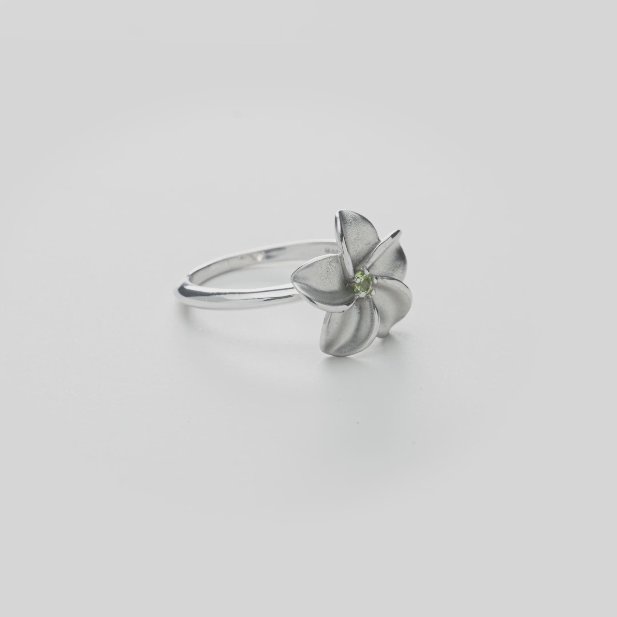 Plumeria Peridot Ring in Sterling Silver - 15mm