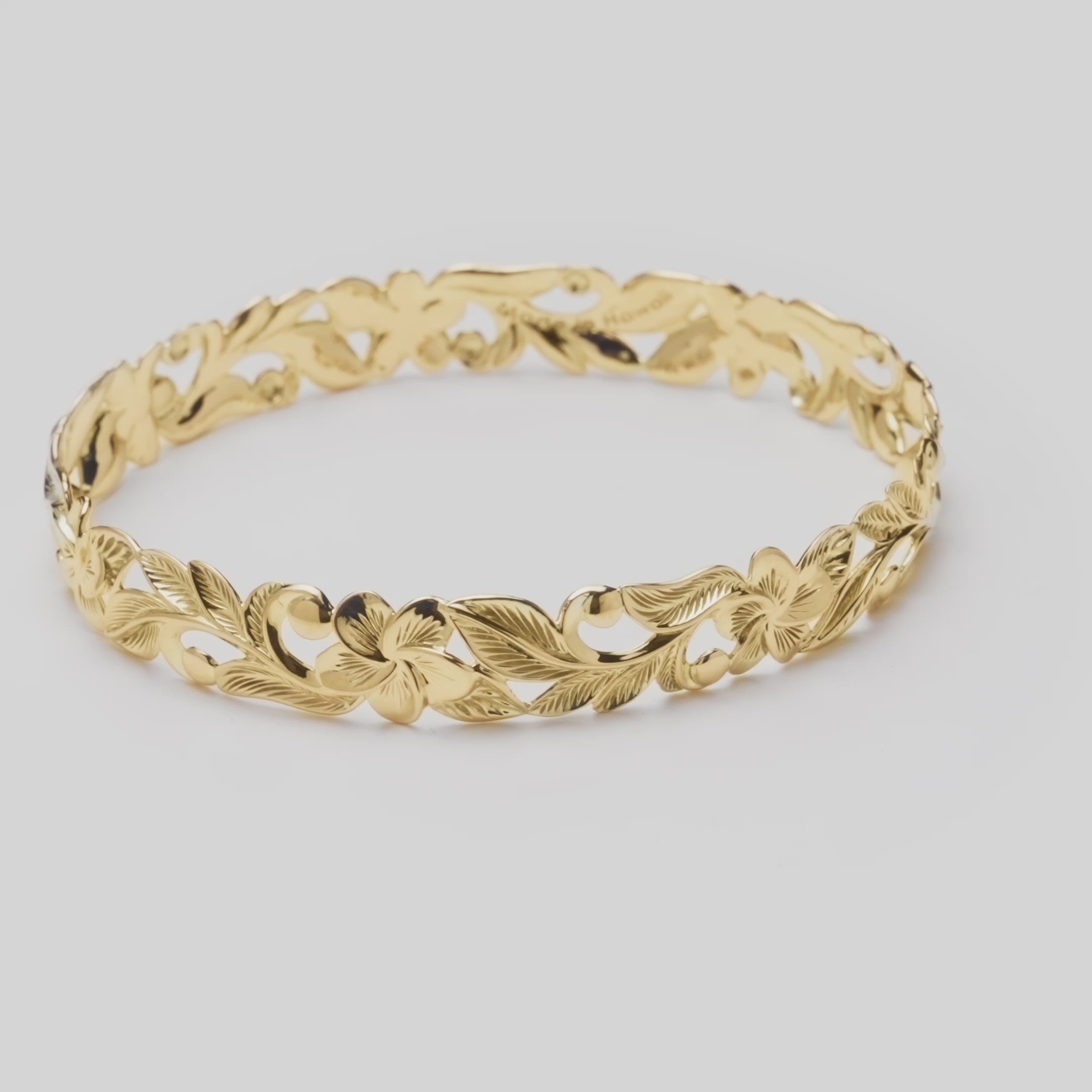 Hawaiian Heirloom Plumeria Bracelet in Gold - 10mm