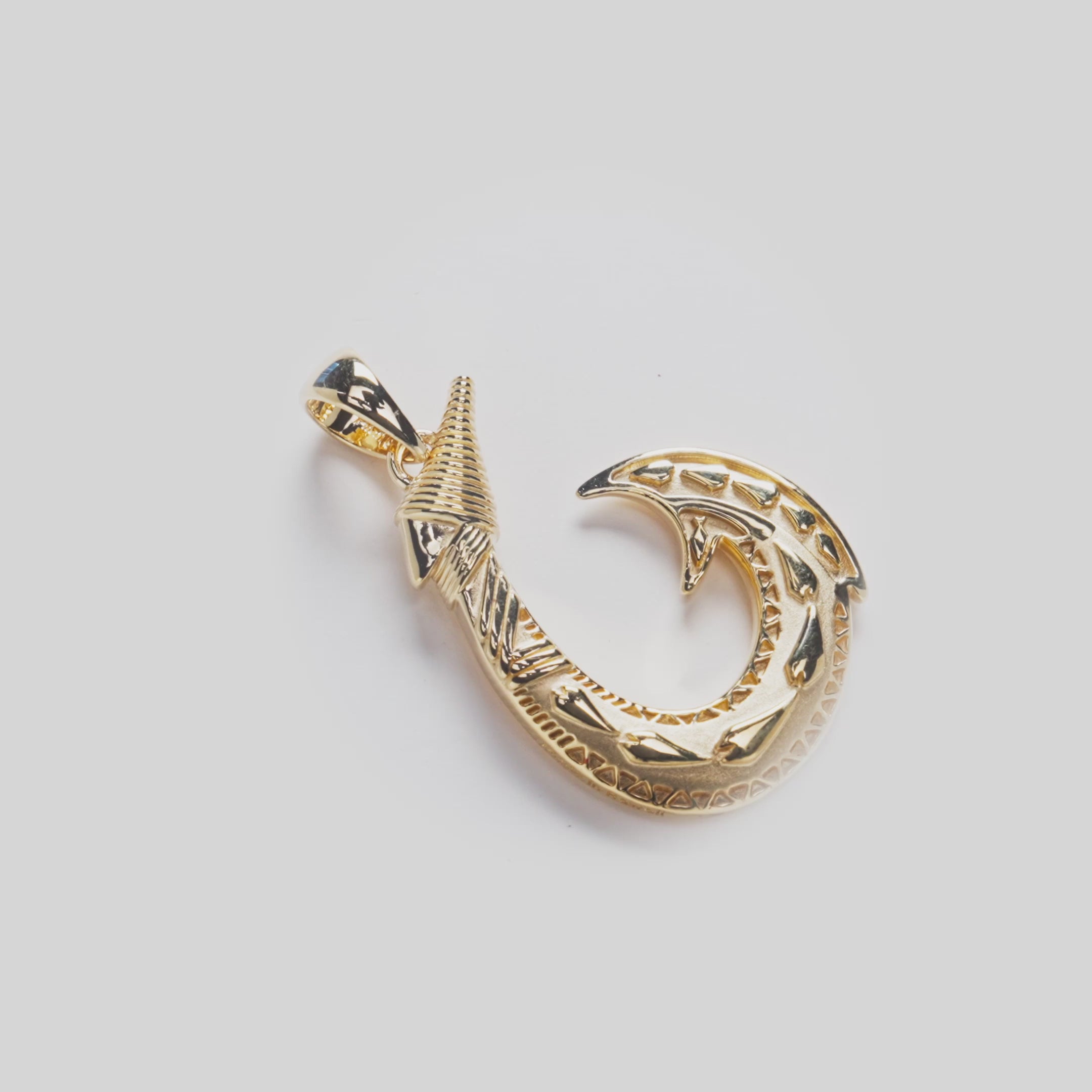 【accessory mau】アクセサリーマウ Makau (Fish Hook) Pendant in Gold - 36mm