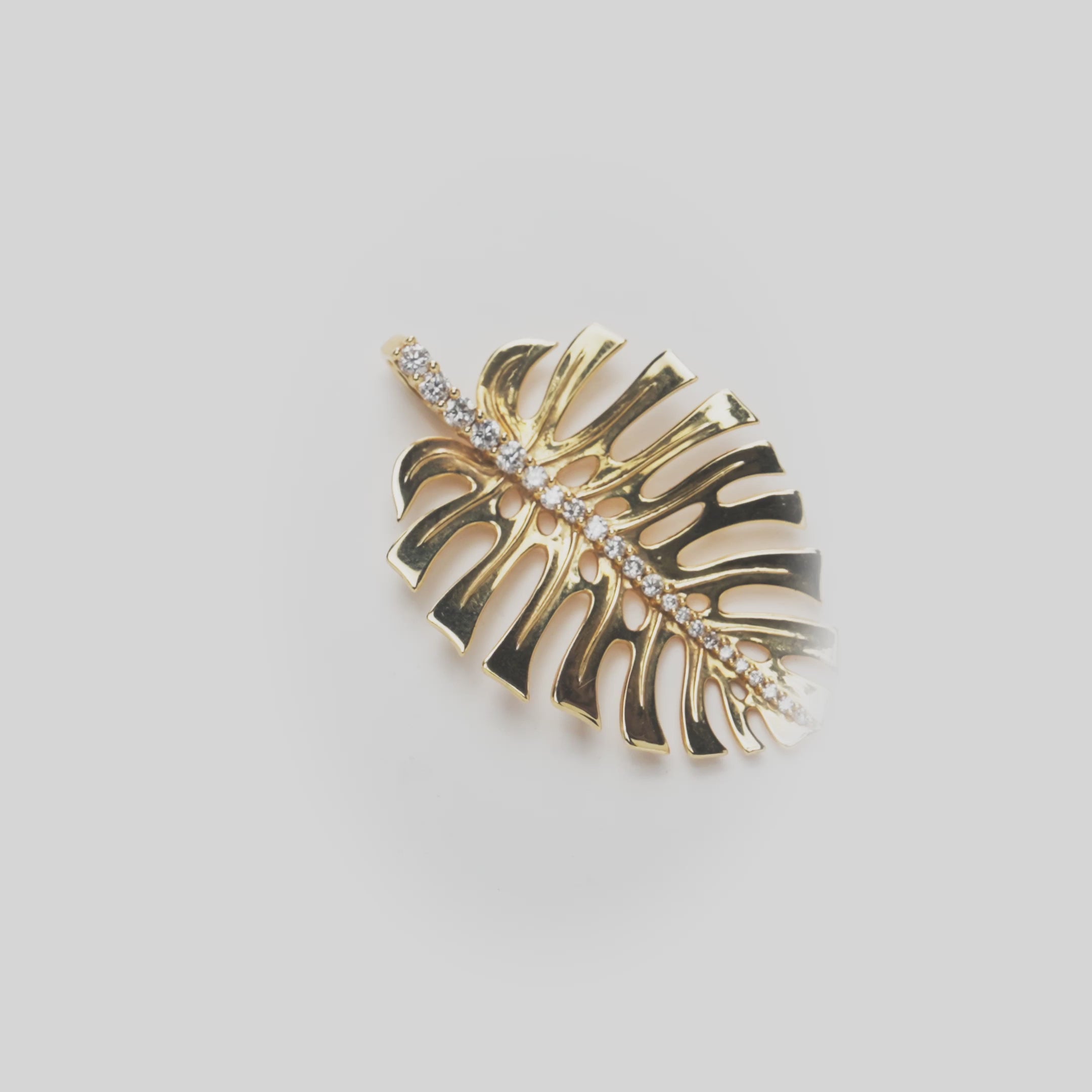 Monstera Pendant in Gold with Diamonds - 35mm