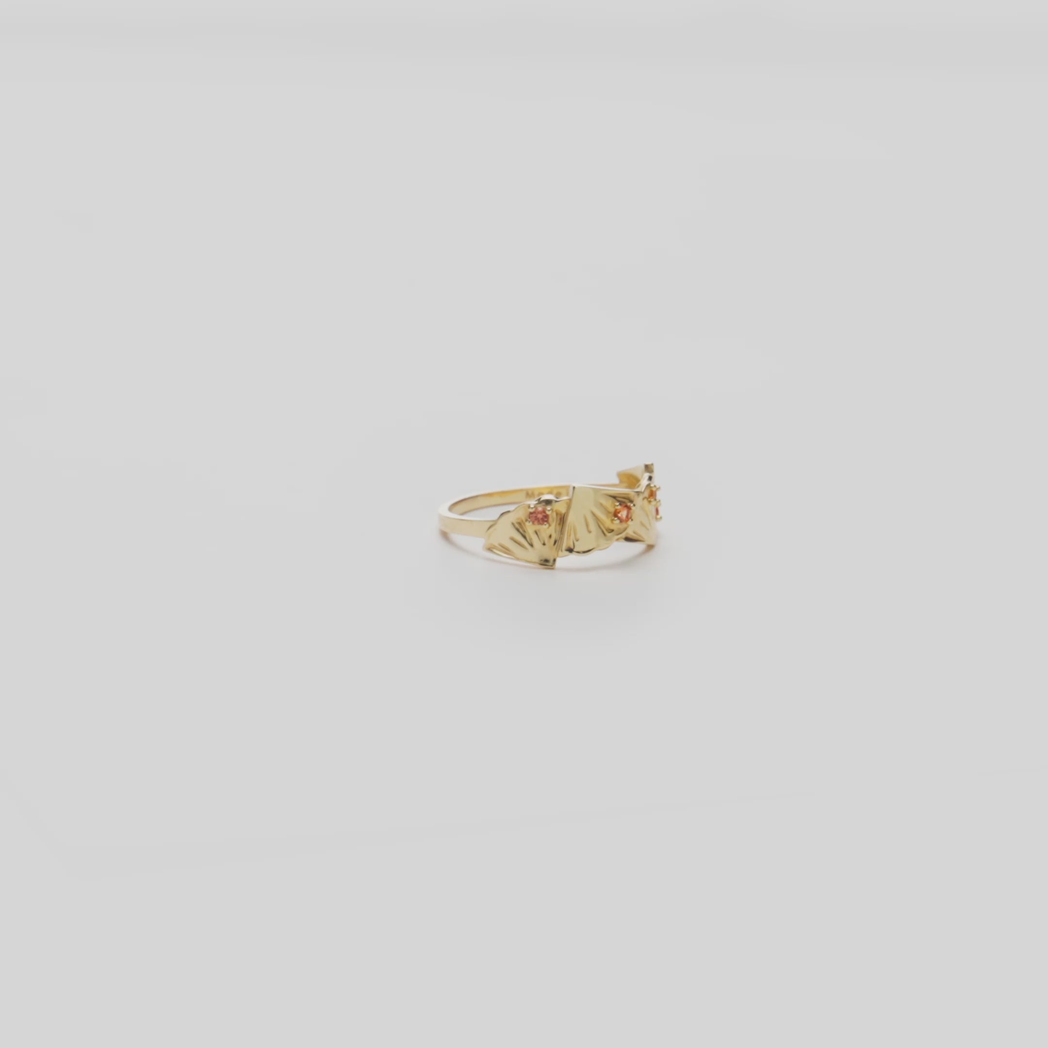 Video showcasing the 7.5mm Pineapple Sapphire Ring in 14k Yellow Gold