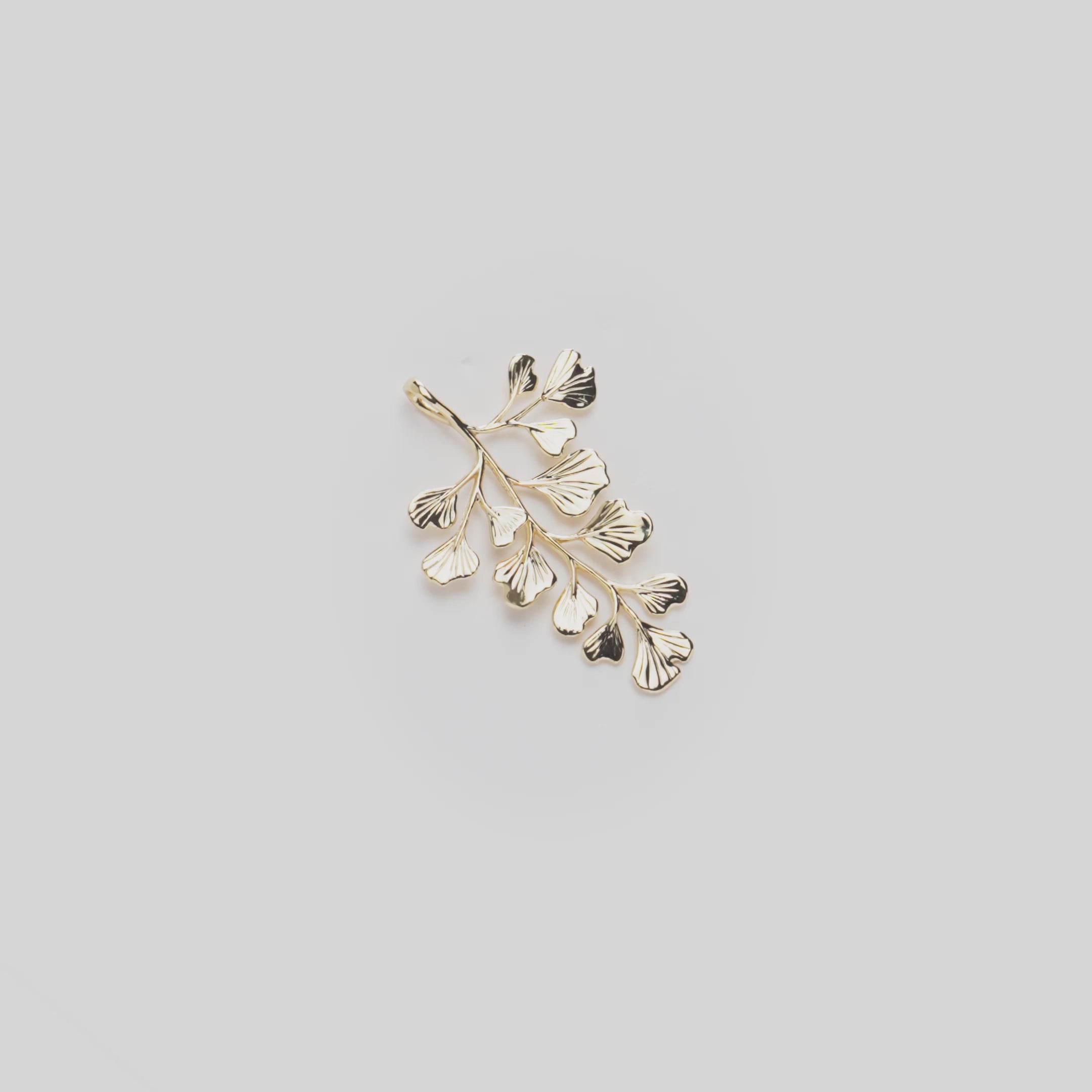 Video of the 36mm ʻIwaʻiwa (Maiden Hair) Fern Pendant in 14k Yellow Gold turning on a white background