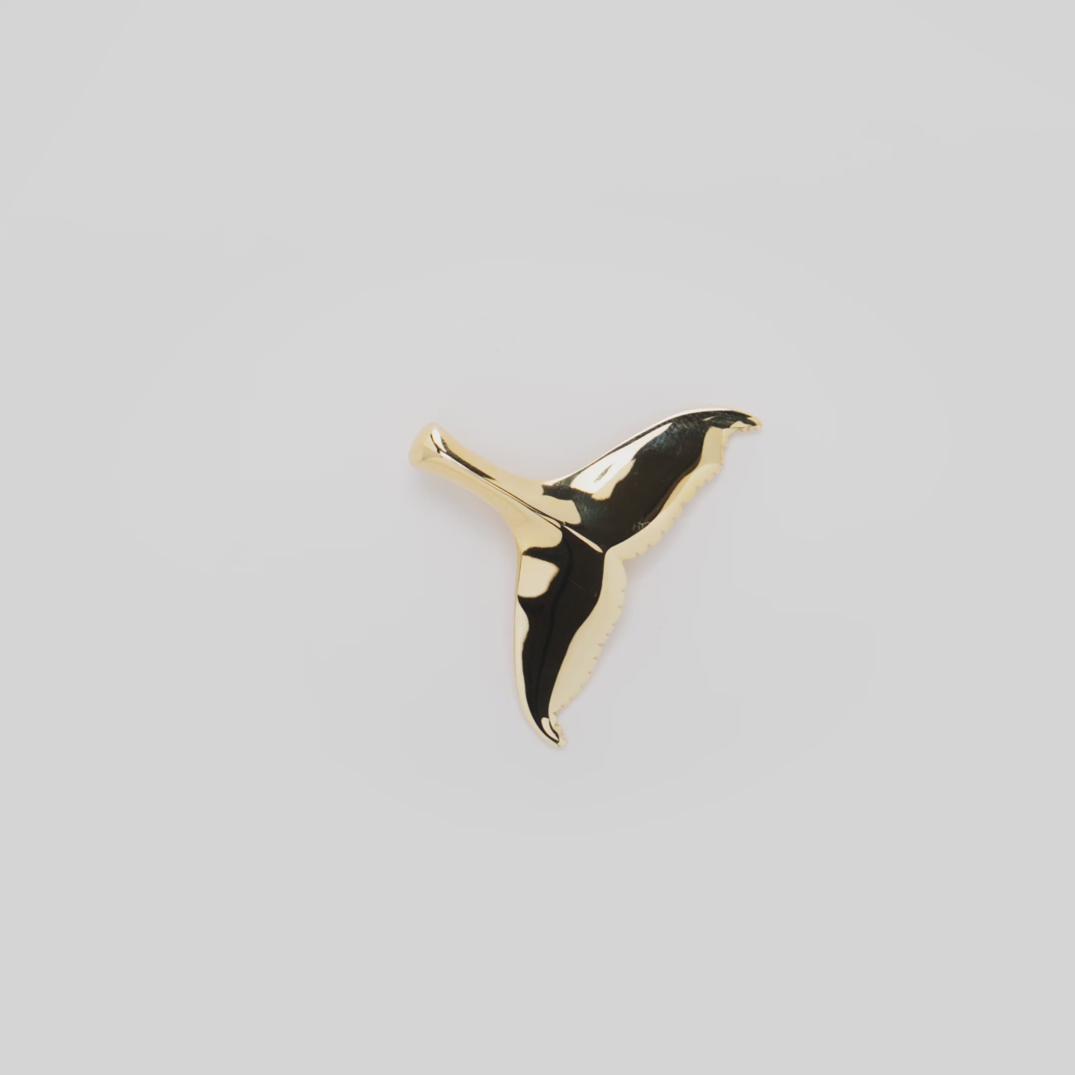 Video showcasing the 28mm Whale Tail Pendant in 14k Yellow Gold on a turn table