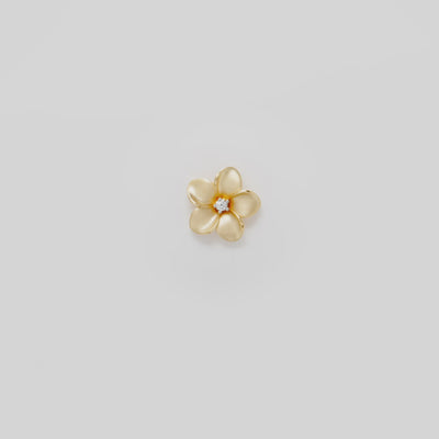 Video showcasing the 16mm Plumeria Pendant in 14k Yellow Gold with Diamond on a turn table