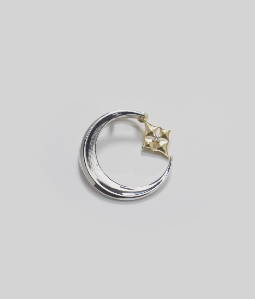 Video showcasing the Hawaiian Quilted Star and Moon Pendant in Two Tone Gold with Diamond