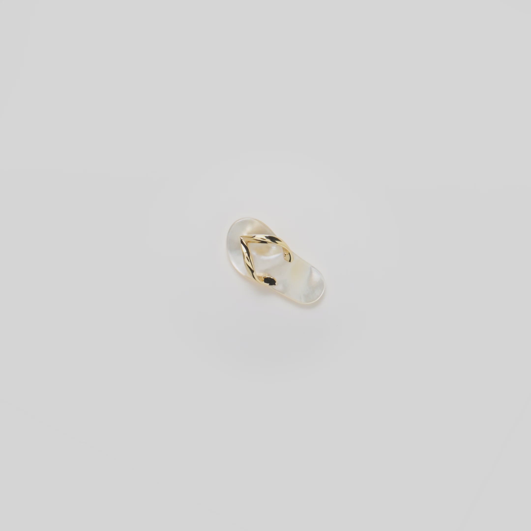 Video showcasing the 20mm White Mother of Pearl Slipper Pendant in 14k Yellow Gold on a turn table