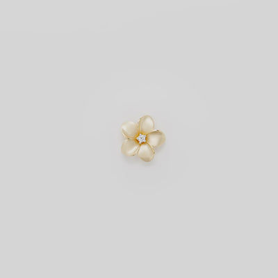 Video showcasing the 13mm Plumeria Pendant in 14k Yellow Gold with Diamond on a turn table