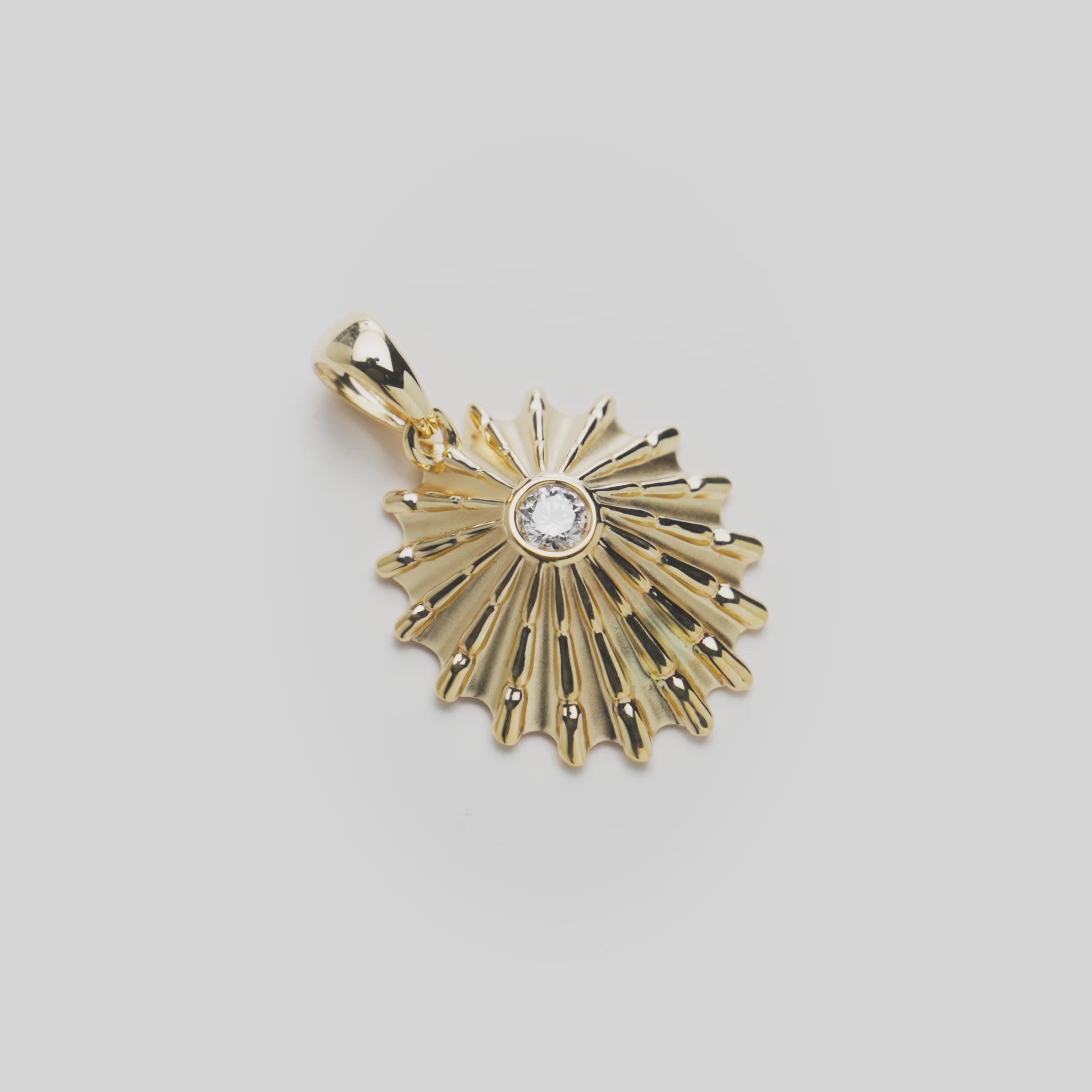 ʻOpihi Lab Grown Diamond Pendant in Gold - 25mm