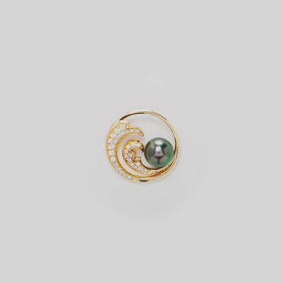 Video showcasing the Nalu Tahitian Black Pearl Pendant in 14k Yellow Gold with Diamonds on a turn table