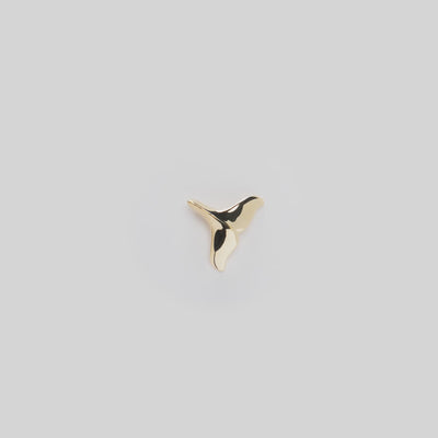 Video showcasing the Whale Tail Pendant in 14k Yellow Gold