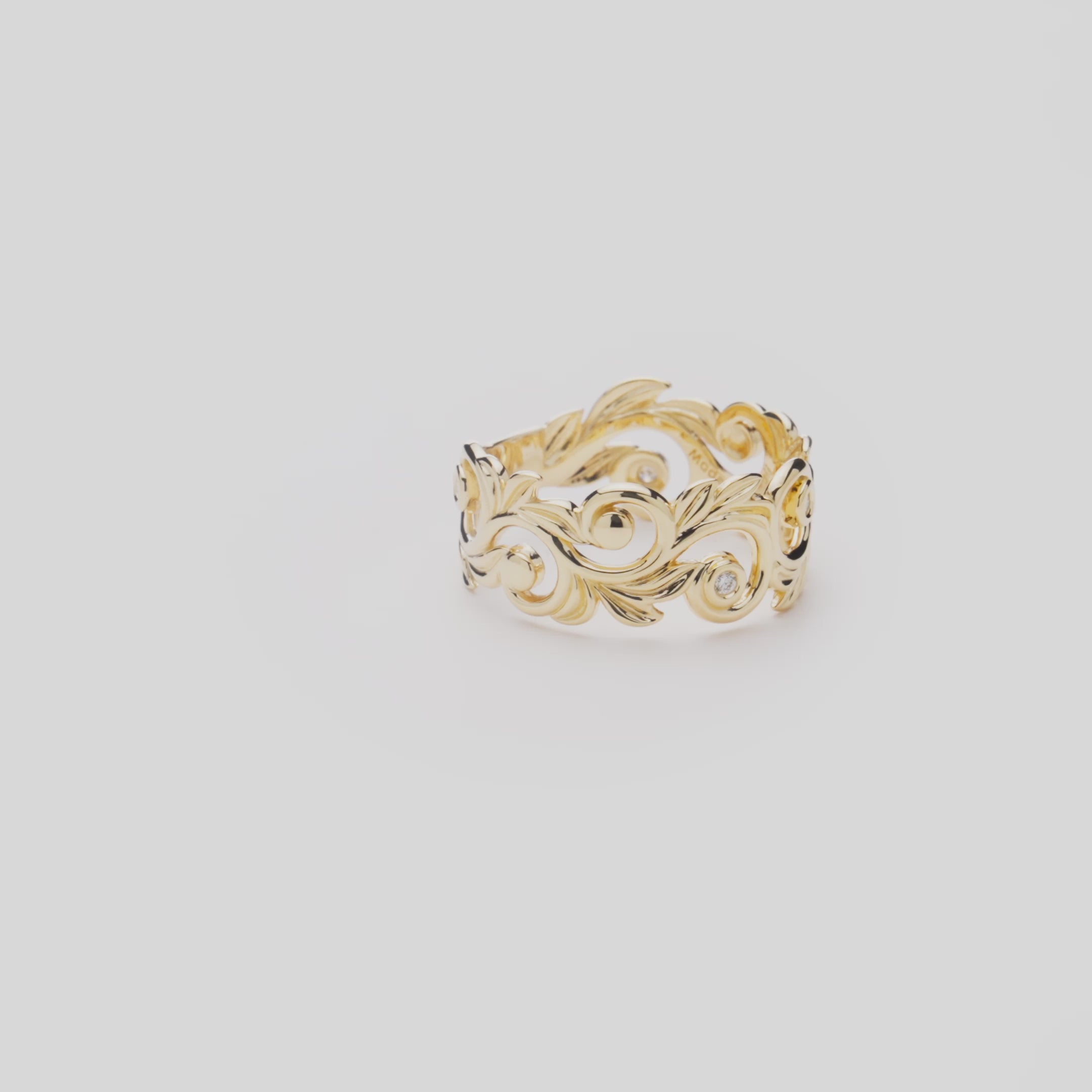 Living Heirloom Men's Ring in Yellow Gold with Diamonds