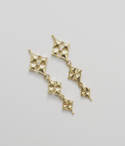 Video showcasing the 34mm Hawaiian Quilted Star Earrings in Gold with Diamonds