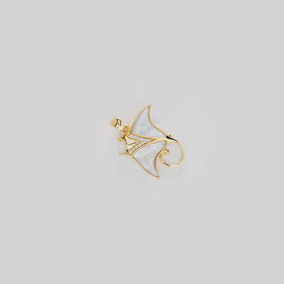 Video showcasing the Manta Ray Mother of Pearl Pendant in 14k Yellow Gold with Diamonds 