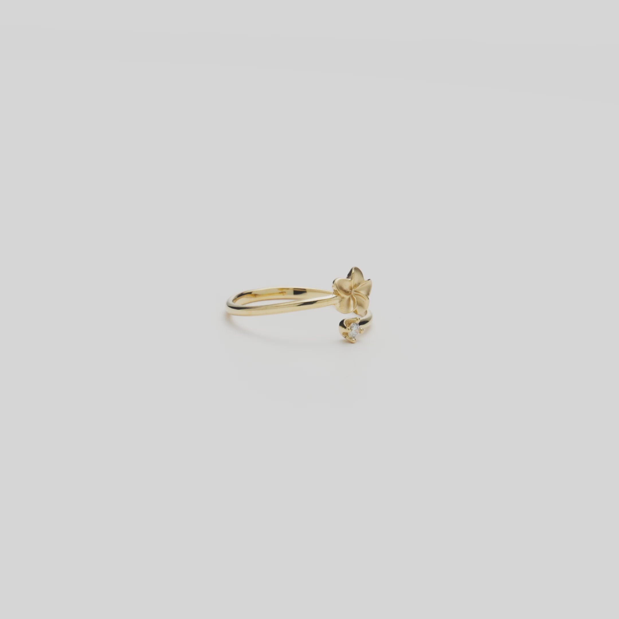 Video of the 6mm Plumeria Ring in Gold with Diamond turning on a white background