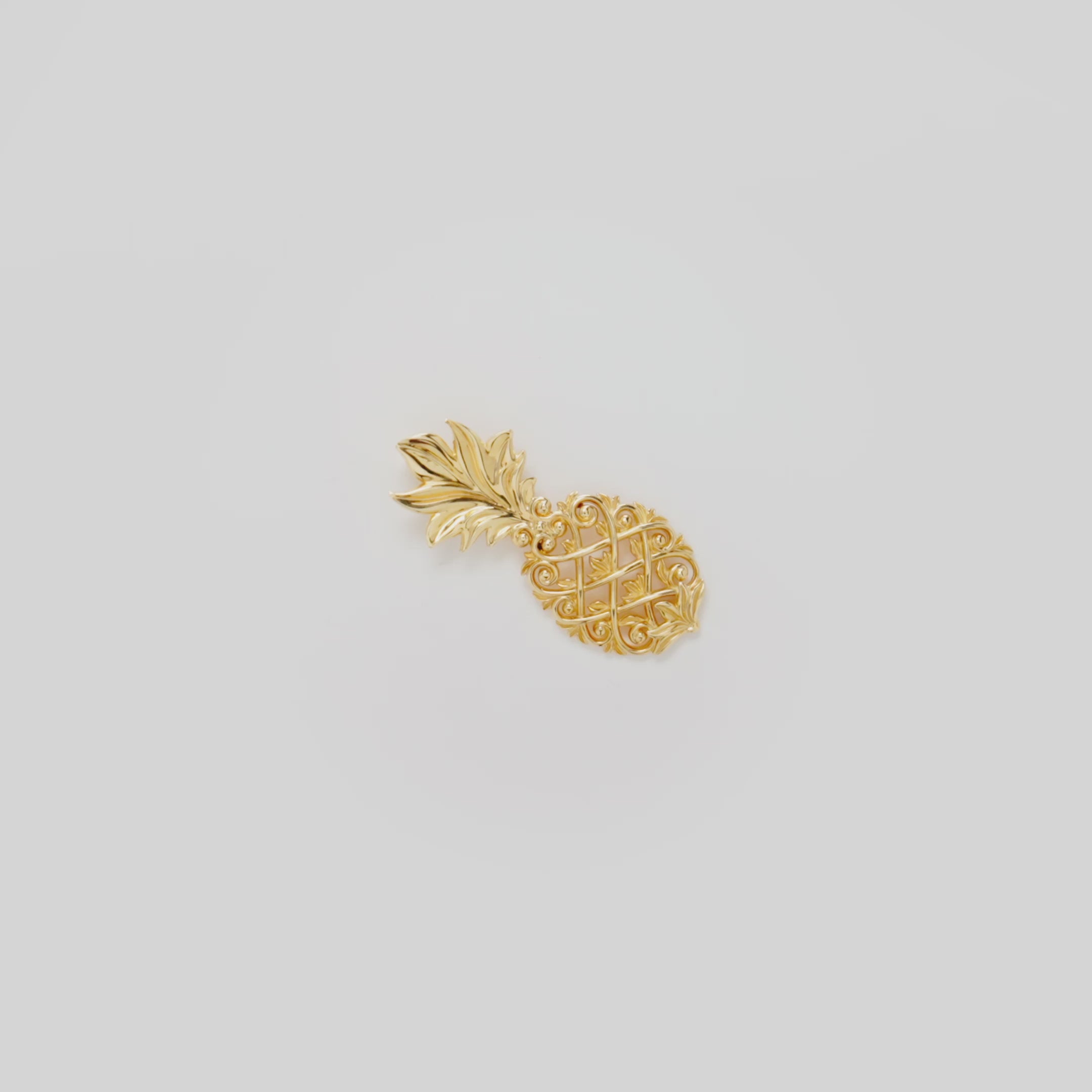 Video showcasing the 30mm Living Heirloom Pineapple Pendant in 14k Yellow Gold on a turn table