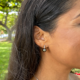Boucles d'oreilles noires tahitiennes en or blanc avec des diamants - 9-10 mm