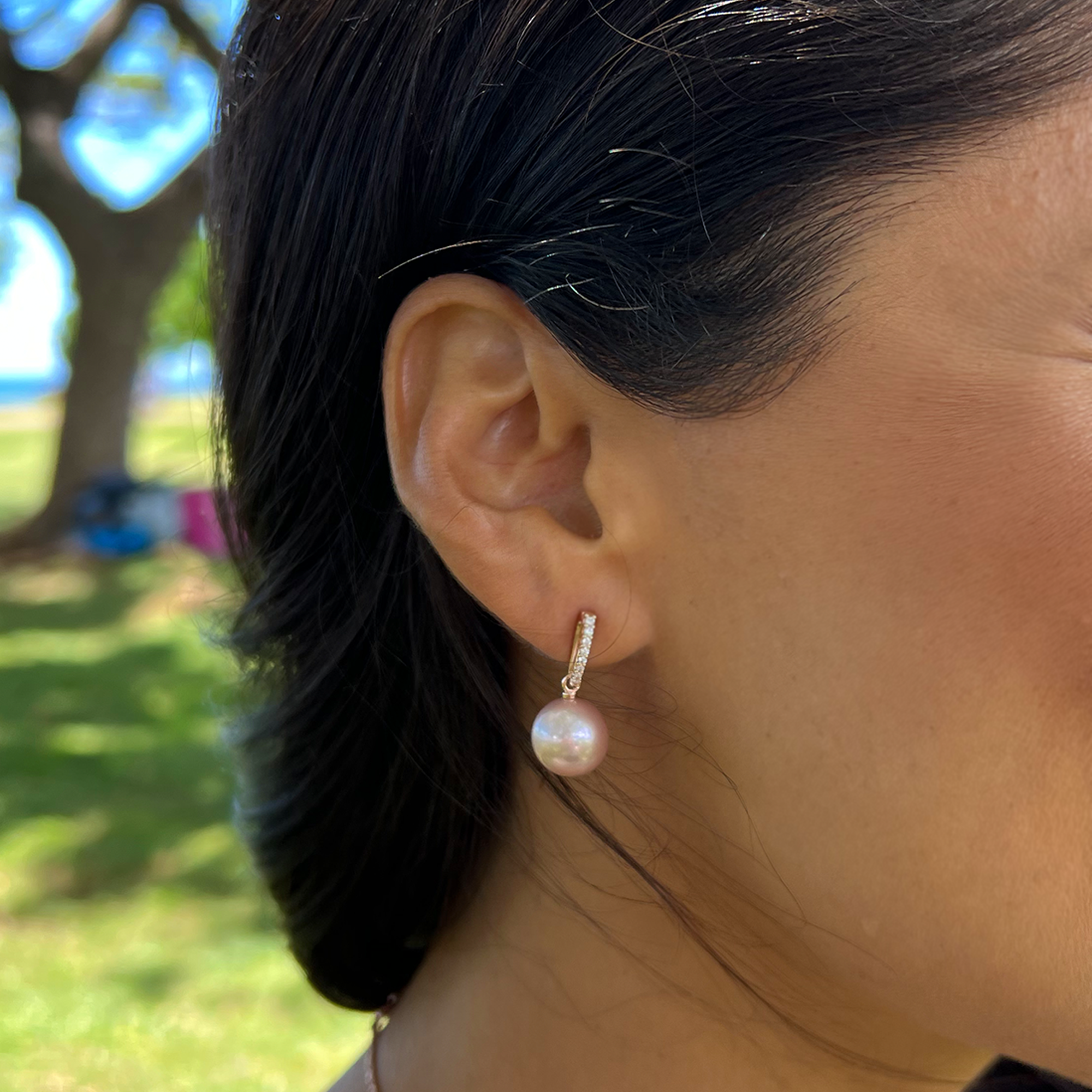 Lila Süßwasserperlen-Ohrringe in Roségold mit Diamanten – 11–12 mm