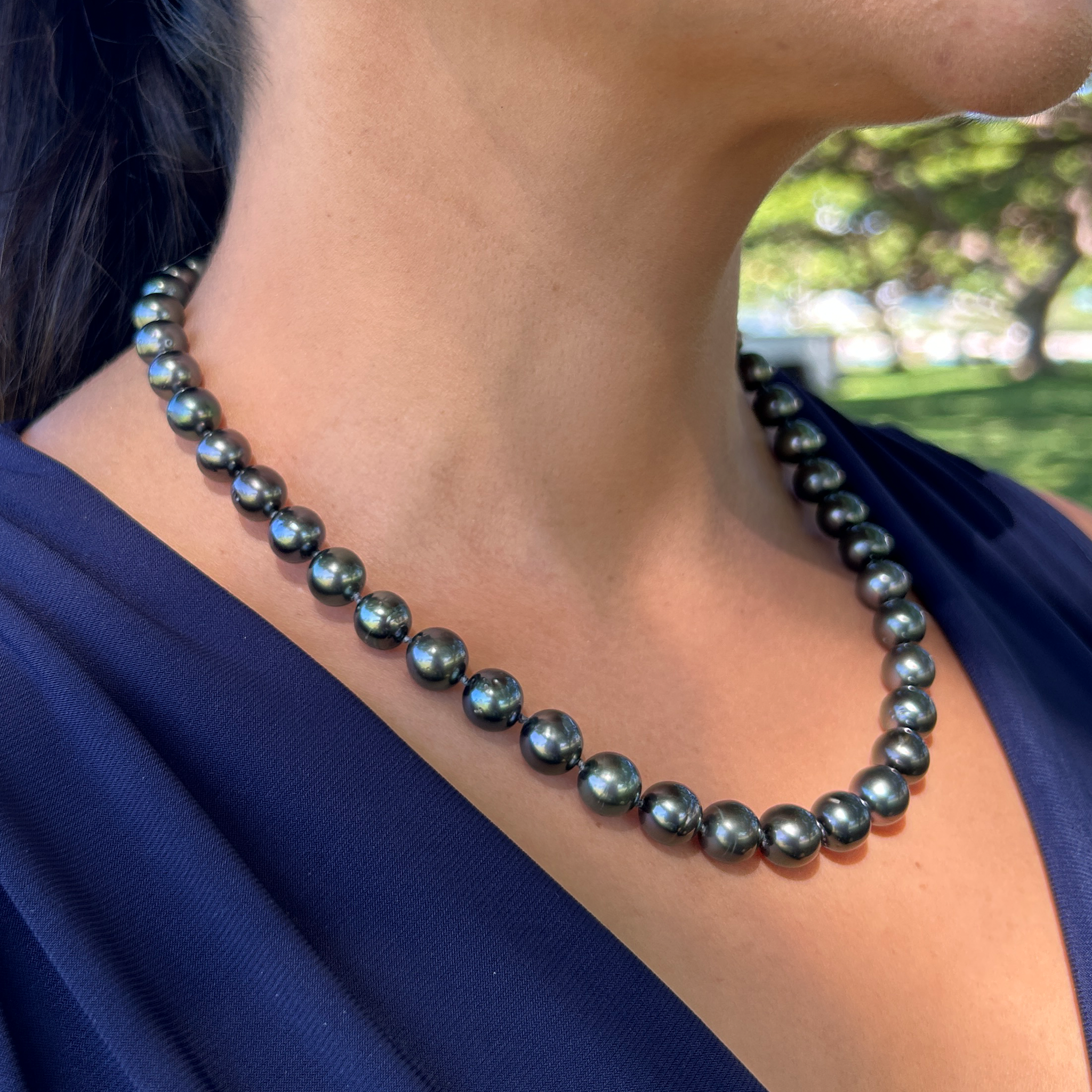 18-19" Tahitian Black Pearl Strand with White Gold Clasp - 8-11mm