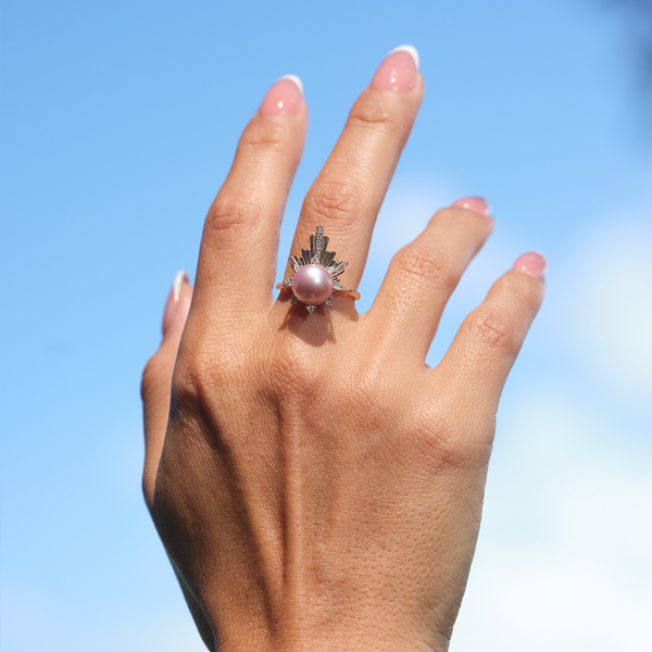 A woman's hand wearing a E Hoʻāla Lavender Freshwater Pearl Ring in Rose Gold with Diamonds - 21mm - Maui Divers Jewelry