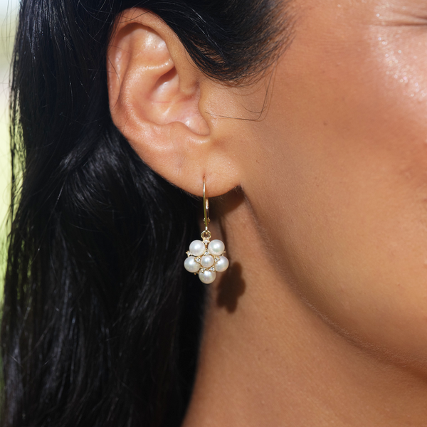 Boucles d'oreilles en perles blanches d'eau fraîche