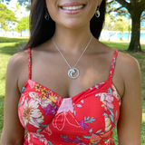 A woman wearing a 24" Nalu Necklace in Sterling Silver - 30mm - Maui Divers Jewelry