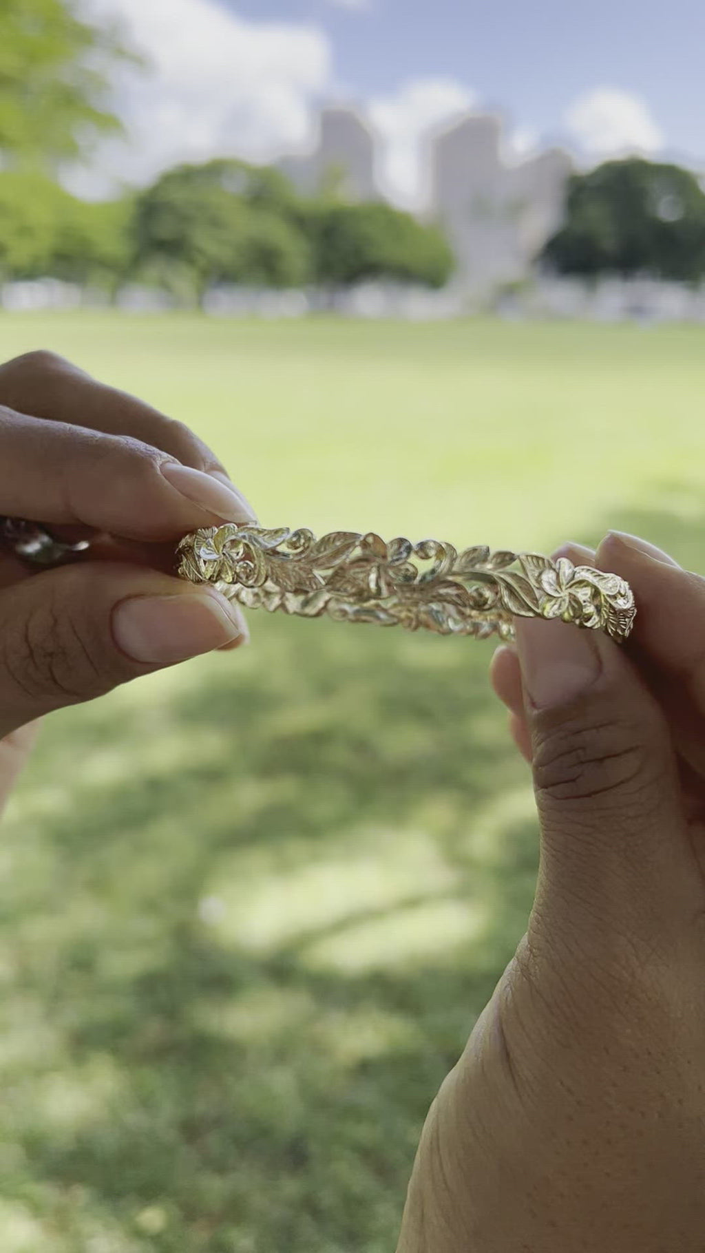 Product Video - Hawaiian Heirloom Plumeria Bracelet in Gold - 8mm on Model - Maui Divers Jewelry