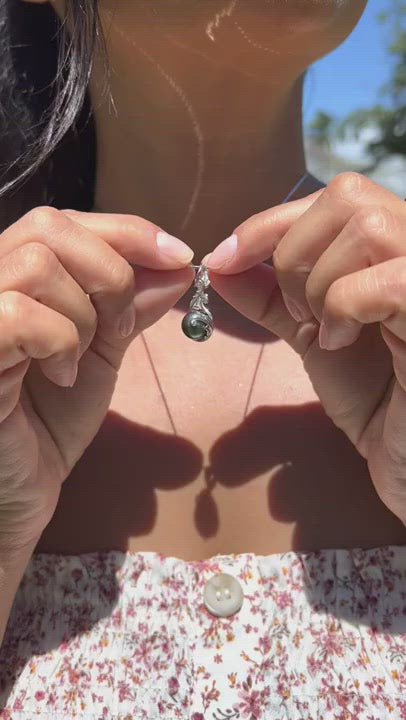 Video of a woman showing the Living Heirloom Tahitian Black Pearl Pendant in White Gold with Diamonds -9-10mm - Maui Divers Jewelry