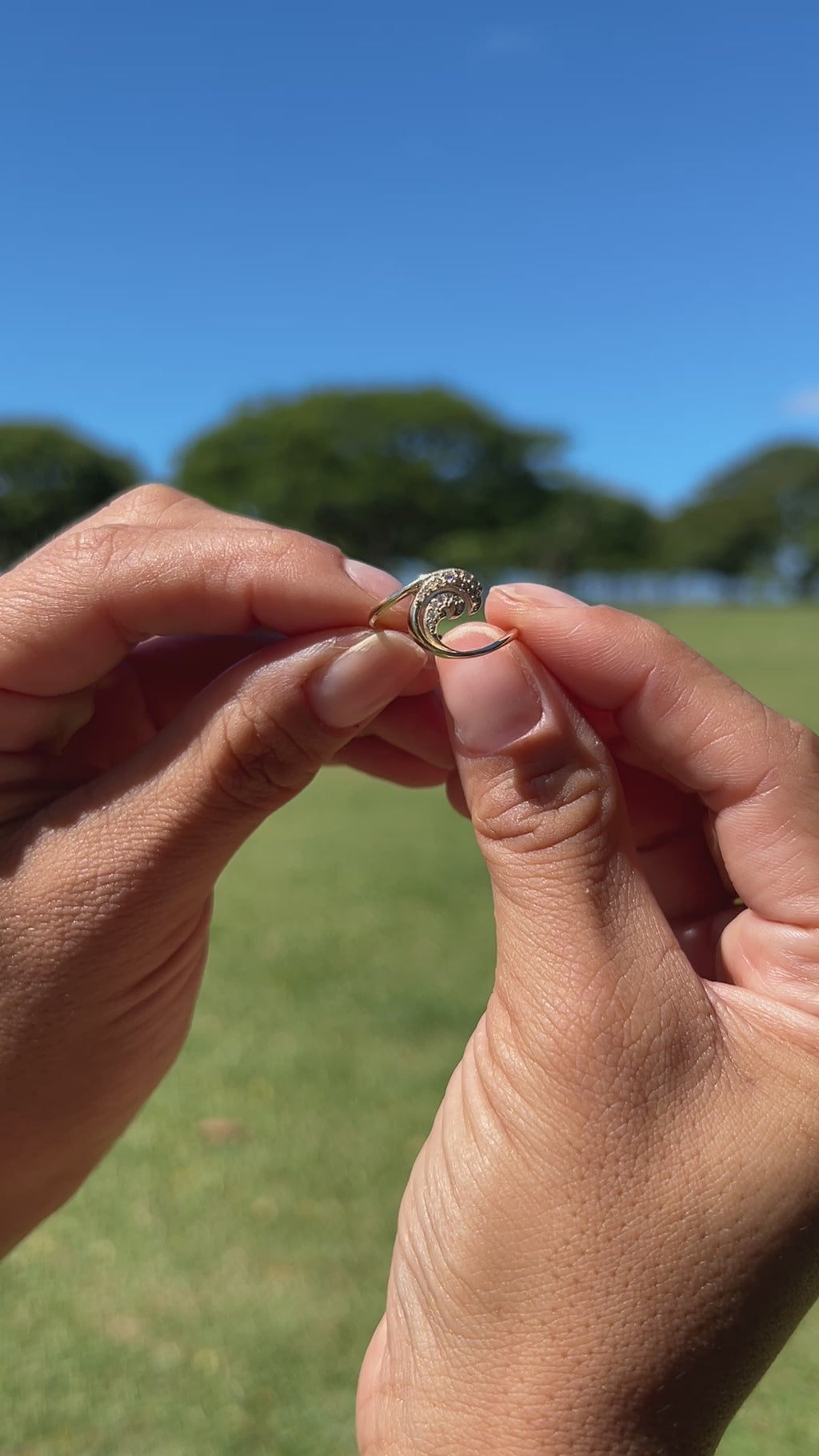 A video of a woman's hand with a Nalu Ring in Gold with Diamonds on it - Maui Divers Jewelry