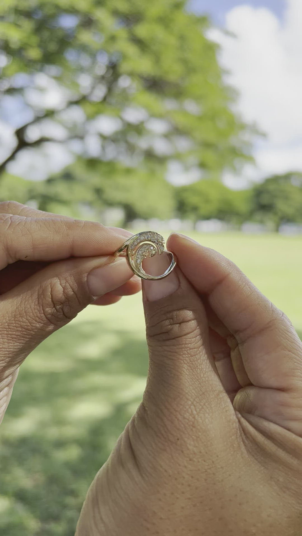 Nalu Wave Ring in Gold with Diamonds - Product Video
