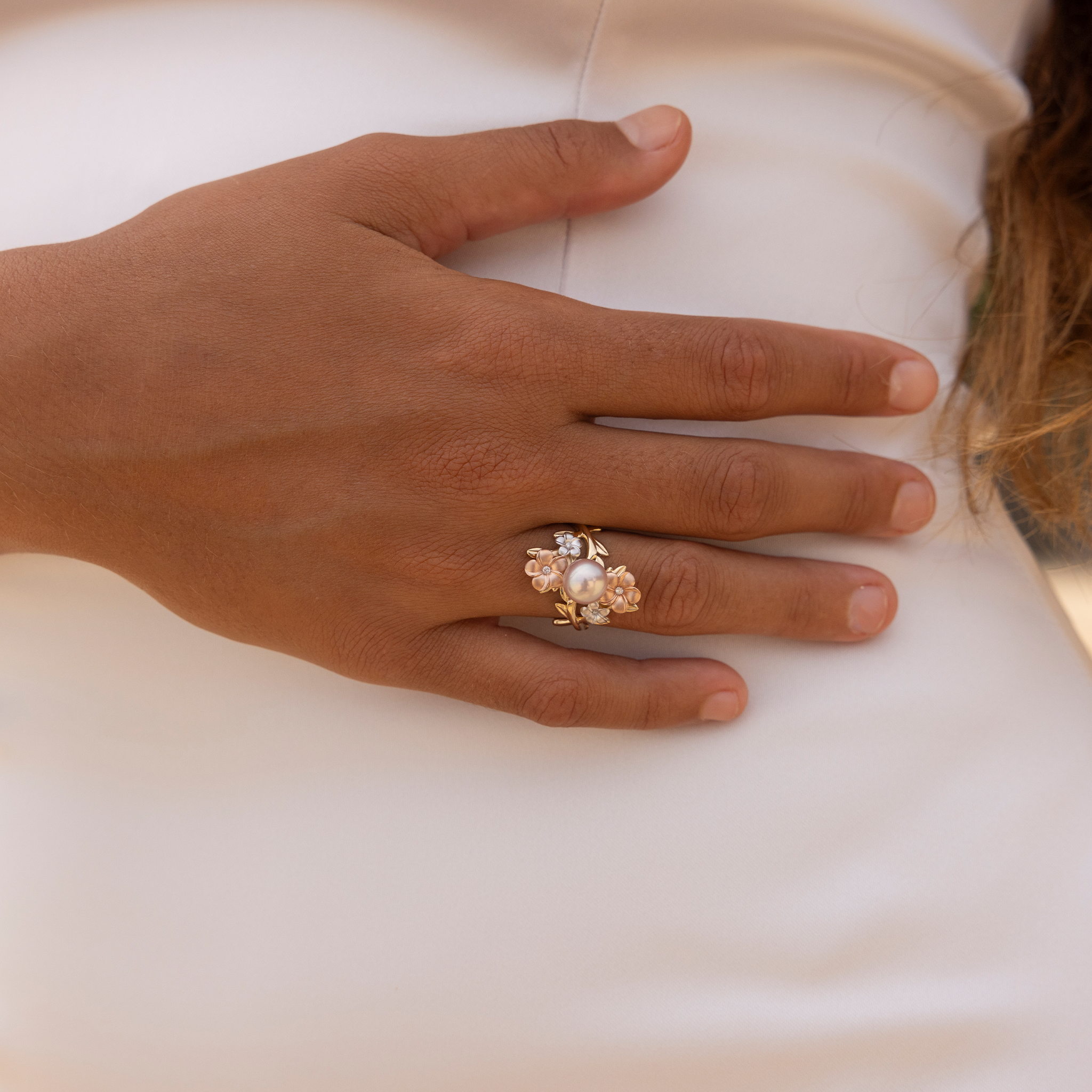 パール イン ブルームプルメリア ラベンダー 淡水パール リング ダイヤモンド トライカラー ゴールド - 22mm