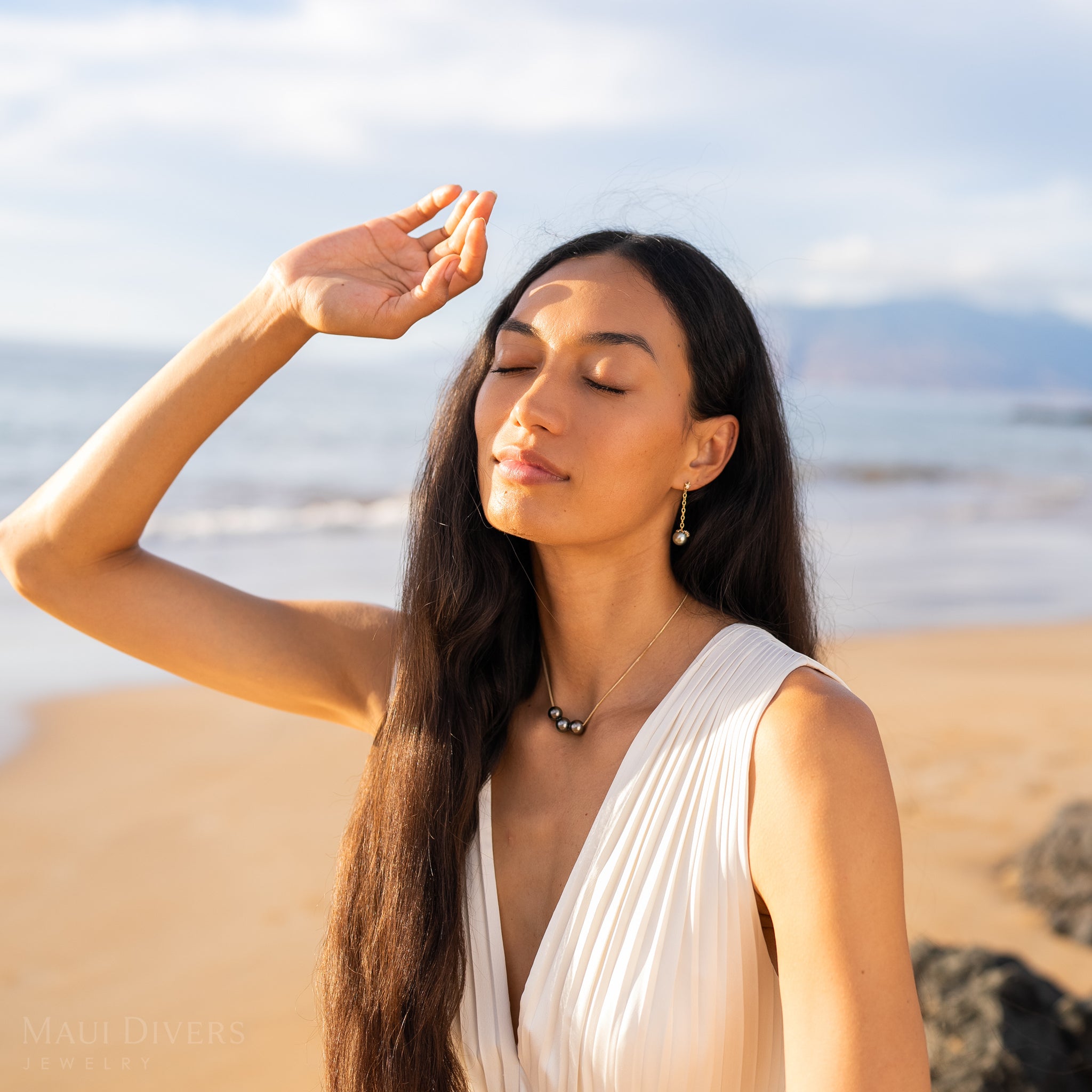 16-18インチ アジャスタブル タヒチ黒真珠ネックレス ゴールド 10-11mm