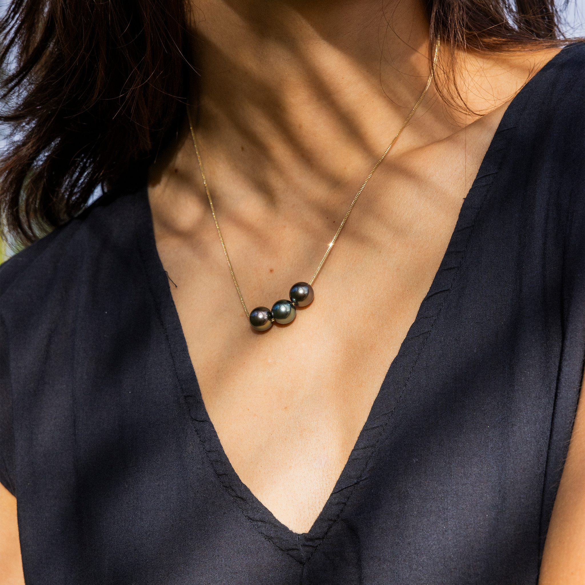 16-18インチ アジャスタブル タヒチ黒真珠ネックレス ゴールド 10-11mm