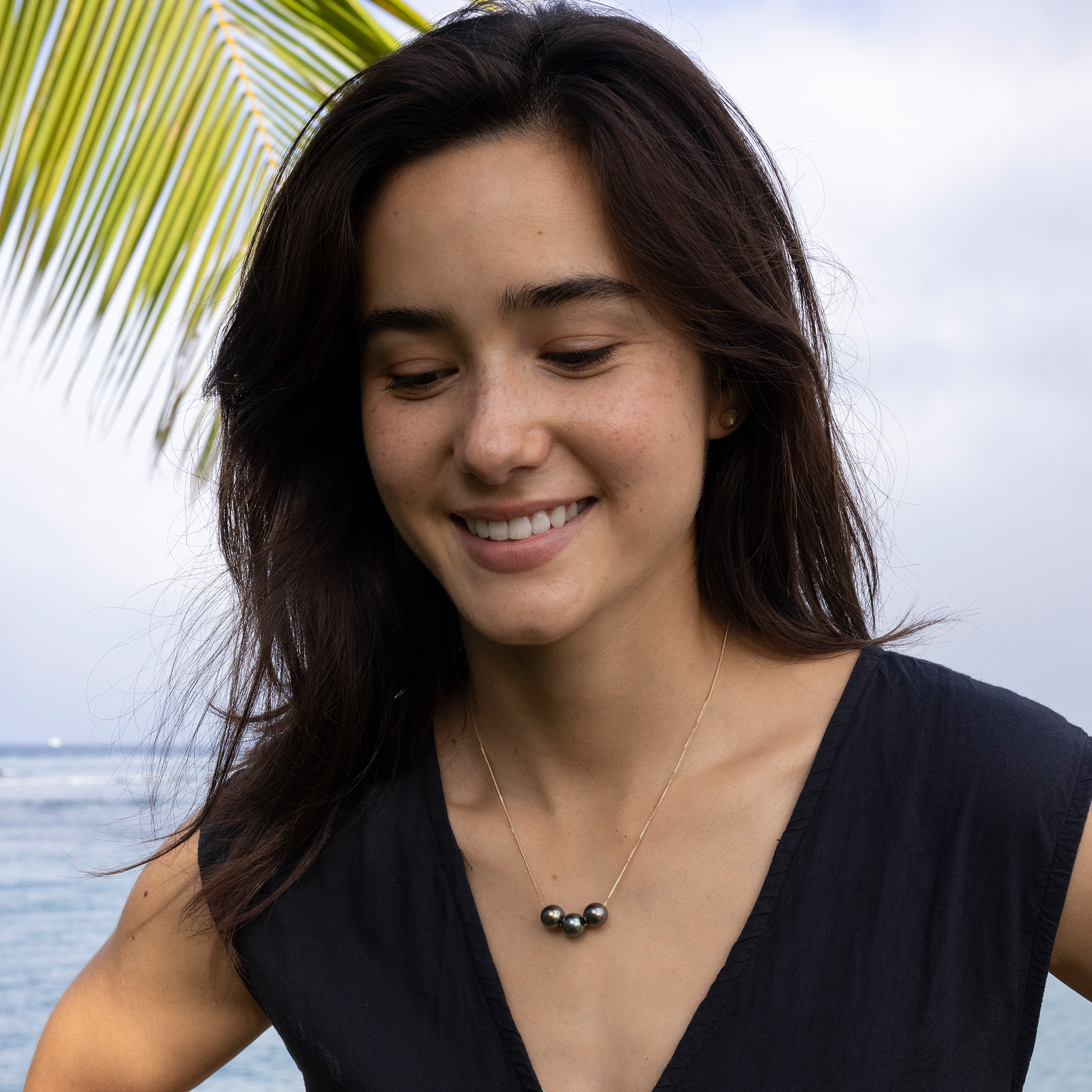 16-18インチ アジャスタブル タヒチ黒真珠ネックレス ゴールド 10-11mm