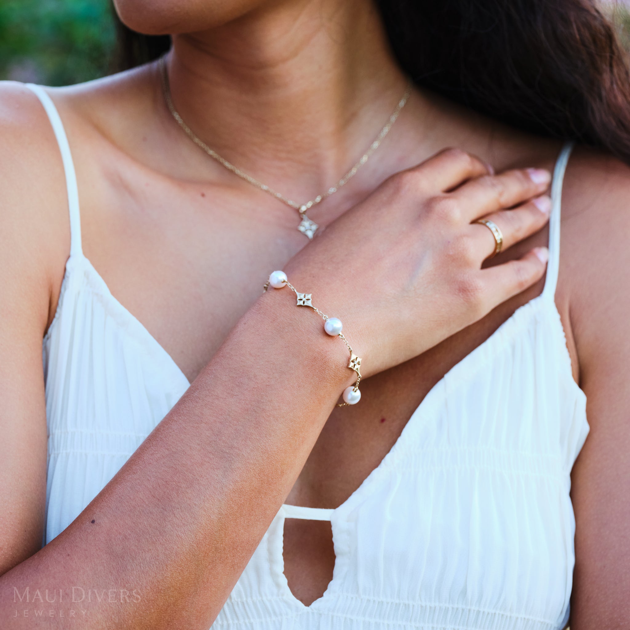 7-8" Hawaiian Quilted Star Akoya White Pearl Bracelet in Gold with Diamonds - 8mm