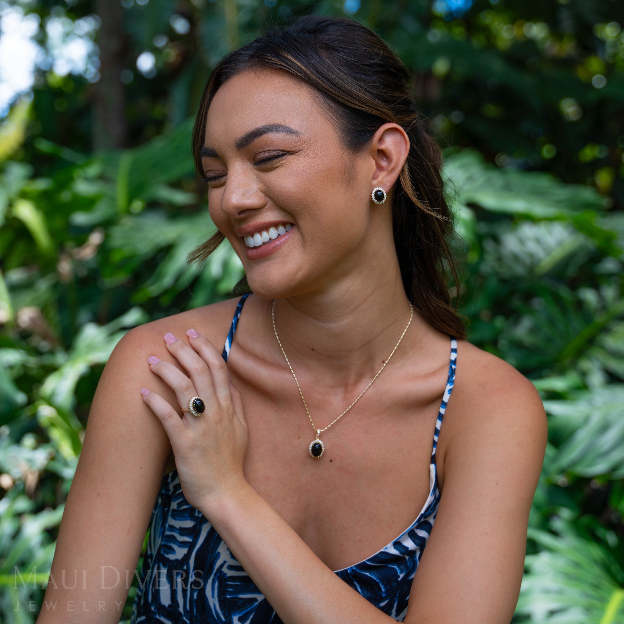 Princess Ka‘iulani Black Coral Pendant in Gold with Diamonds - 18mm