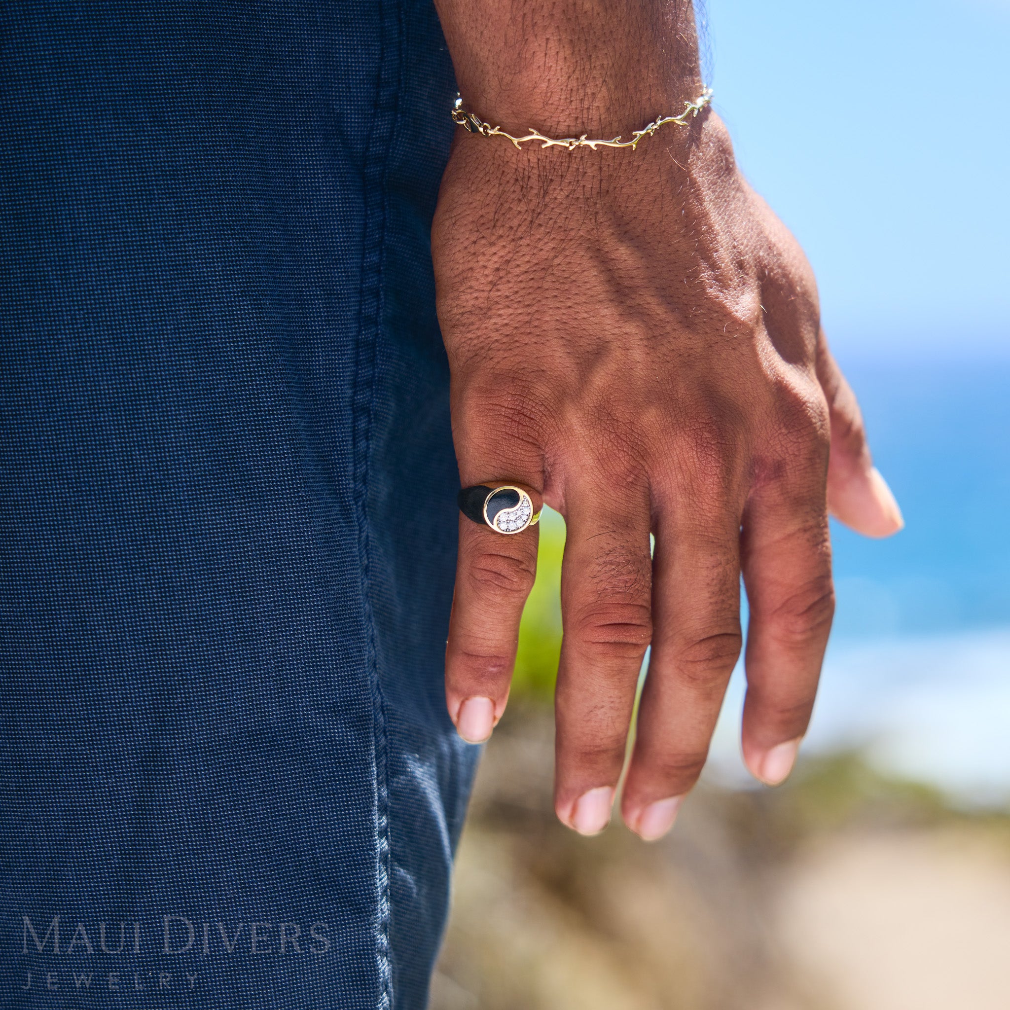 ゴールドとダイヤモンドの陰陽黒珊瑚リング - 13mm