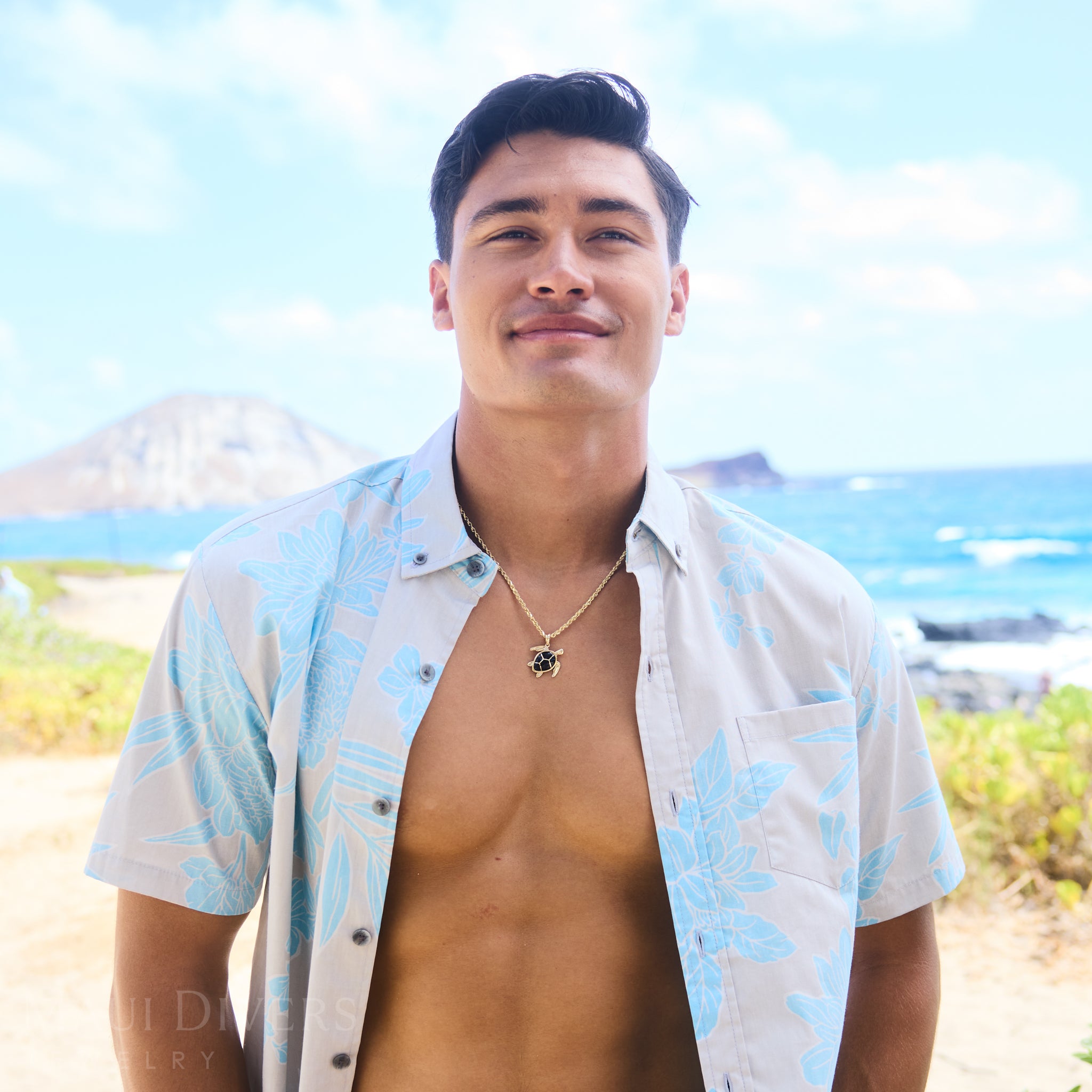 Honu Black Coral Pendant in Gold - 22mm